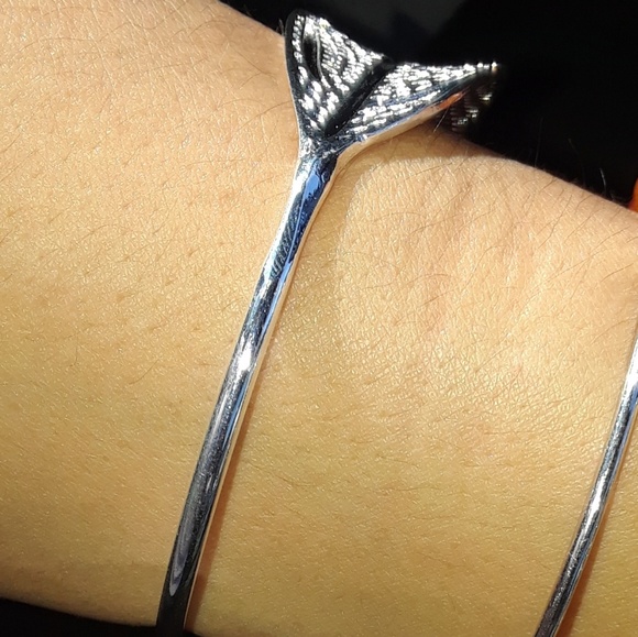Adjustable Leaf Bangle Bracelet - Picture 2 of 3